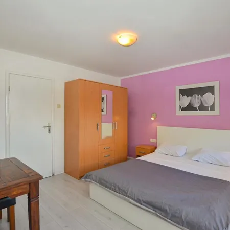 Iris Apartman *